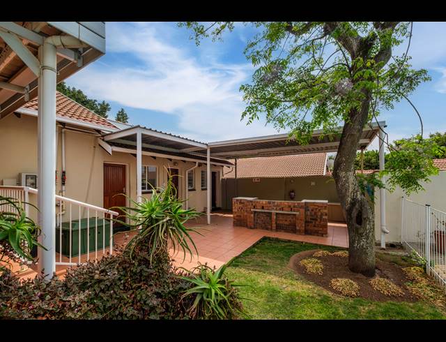 2 BEDROOM TOWNHOUSE FOR SALE IN SUNDOWNER